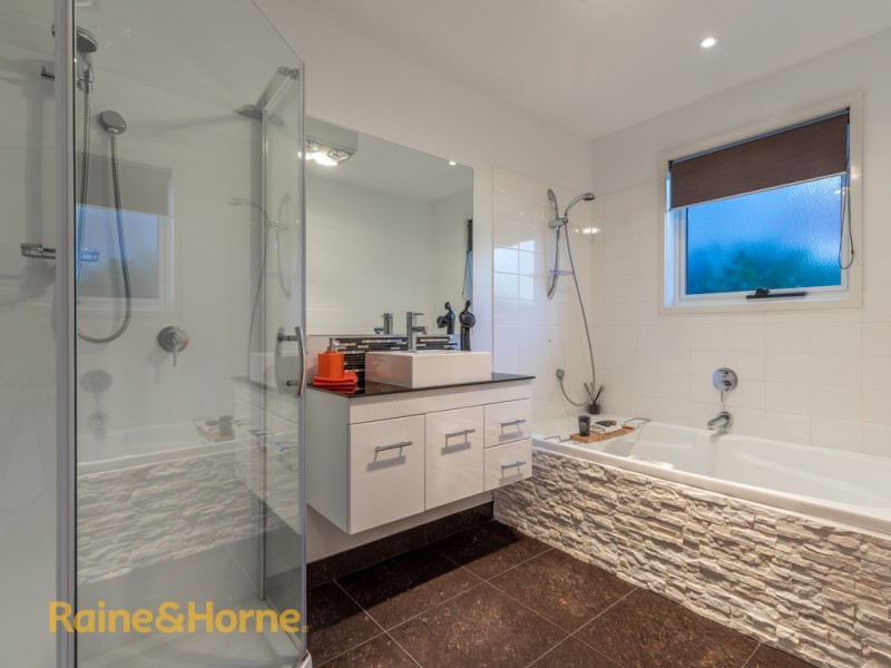 33 Skyline Drive, Howrah TAS 7018