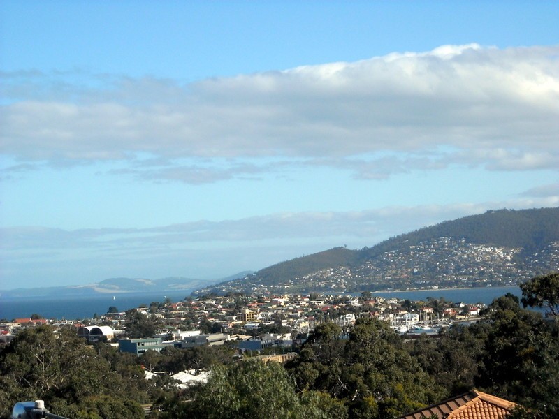 7 Coolac Court, Lindisfarne TAS 7015