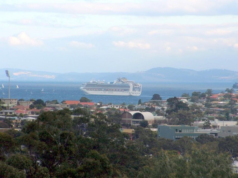 7 Coolac Court, Lindisfarne TAS 7015