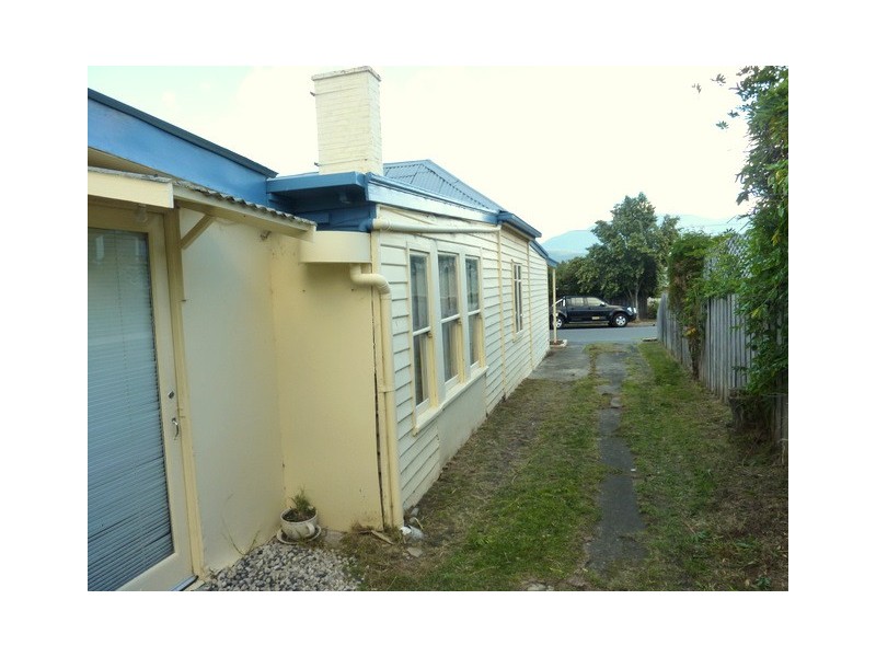 5 Nelumie Street, Lindisfarne TAS 7015