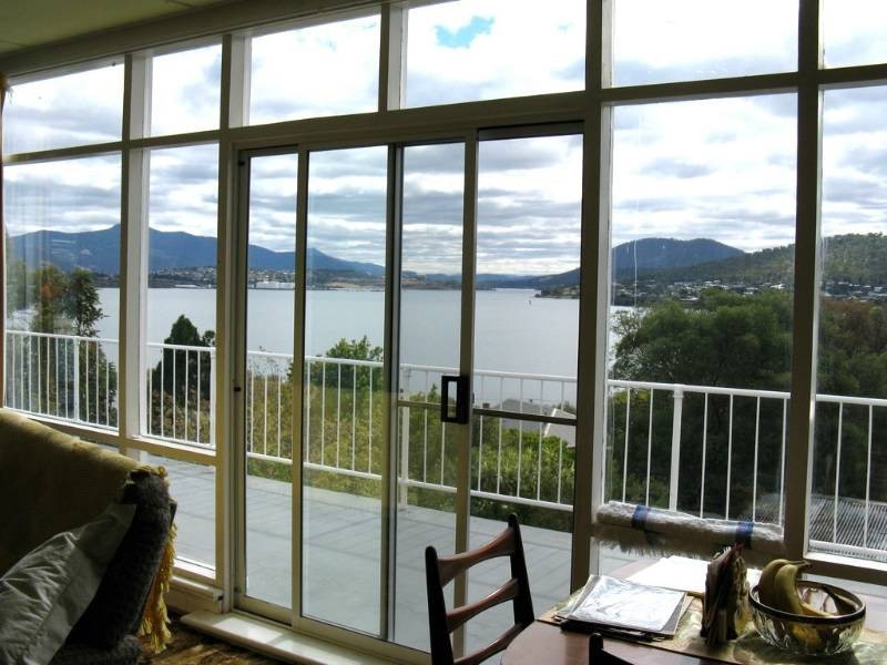 4 Chatsworth Street, Rose Bay TAS 7015