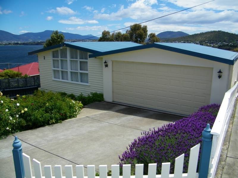 2 Chatsworth Street, Rose Bay TAS 7015
