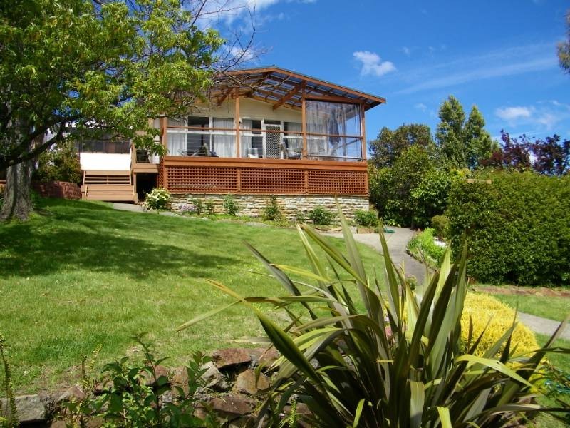 2 Chatsworth Street, Rose Bay TAS 7015