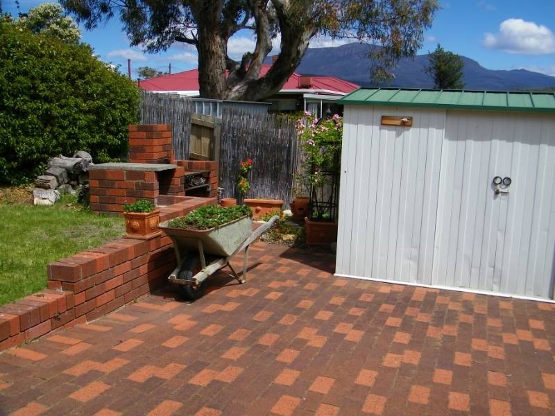 2 Chatsworth Street, Rose Bay TAS 7015