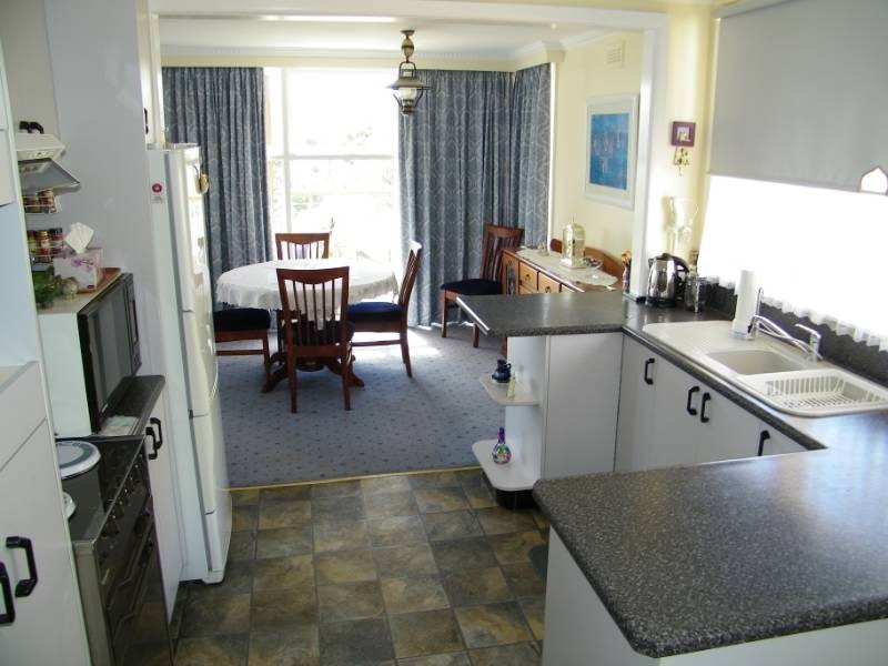 2 Chatsworth Street, Rose Bay TAS 7015