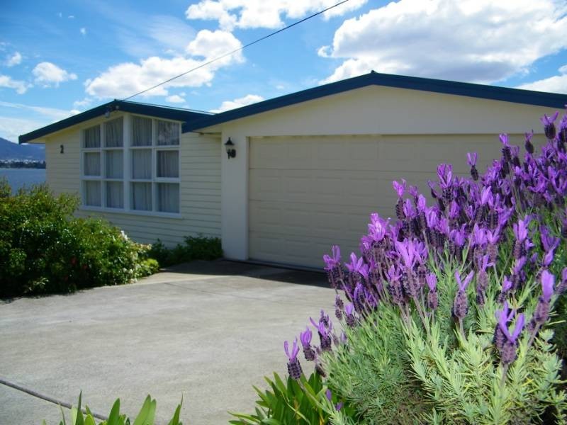 2 Chatsworth Street, Rose Bay TAS 7015