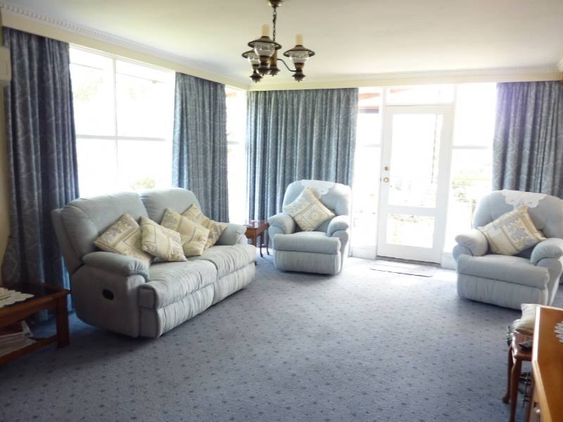 2 Chatsworth Street, Rose Bay TAS 7015