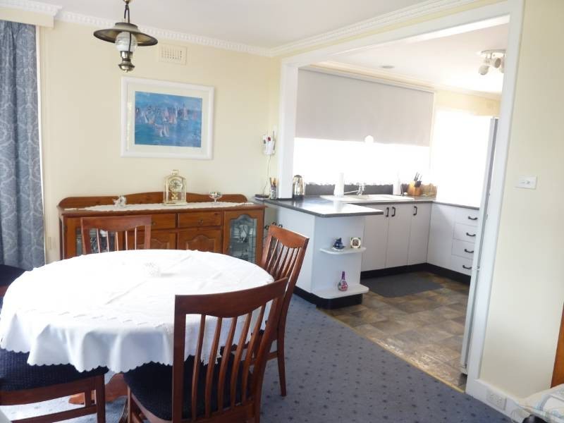 2 Chatsworth Street, Rose Bay TAS 7015