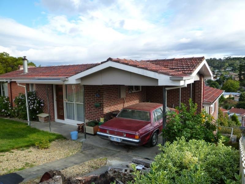 8 Manly Avenue, Lindisfarne TAS 7015