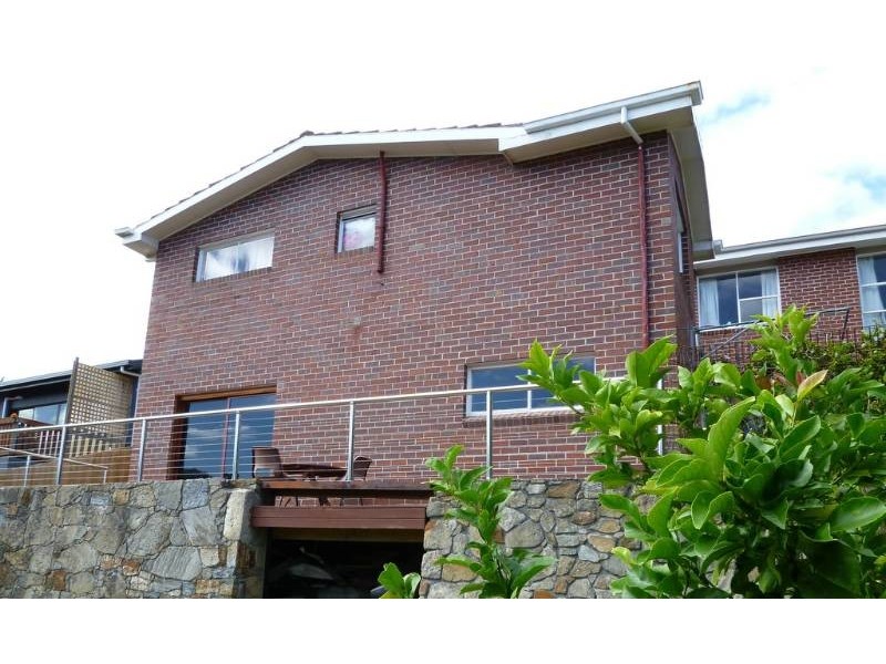 8 Manly Avenue, Lindisfarne TAS 7015