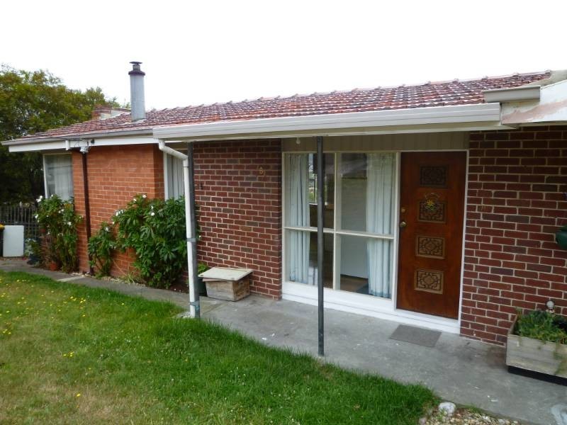8 Manly Avenue, Lindisfarne TAS 7015