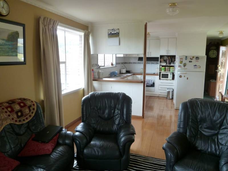 8 Manly Avenue, Lindisfarne TAS 7015