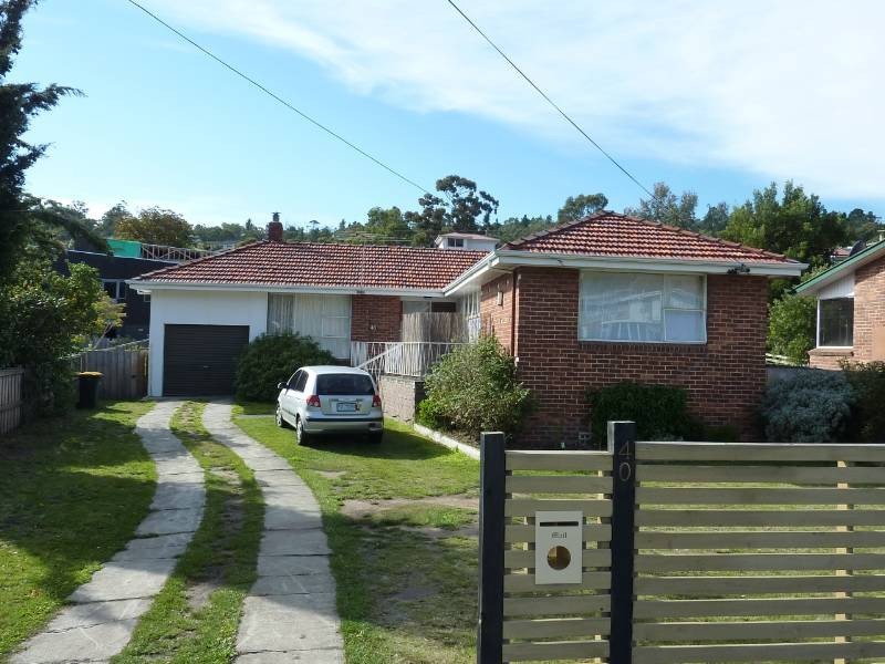 40 Henley Street, Lindisfarne TAS 7015