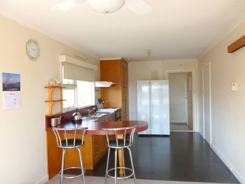 11 Coolangatta Street, Lindisfarne TAS 7015