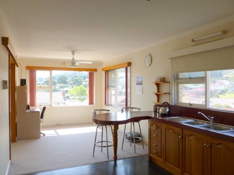 11 Coolangatta Street, Lindisfarne TAS 7015