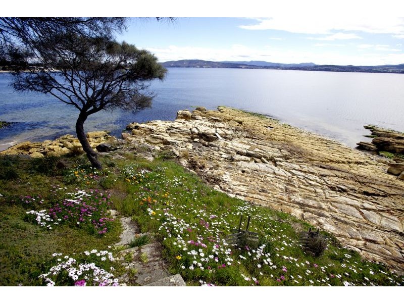 98 Spitfarm Road, Opossum Bay TAS 7023