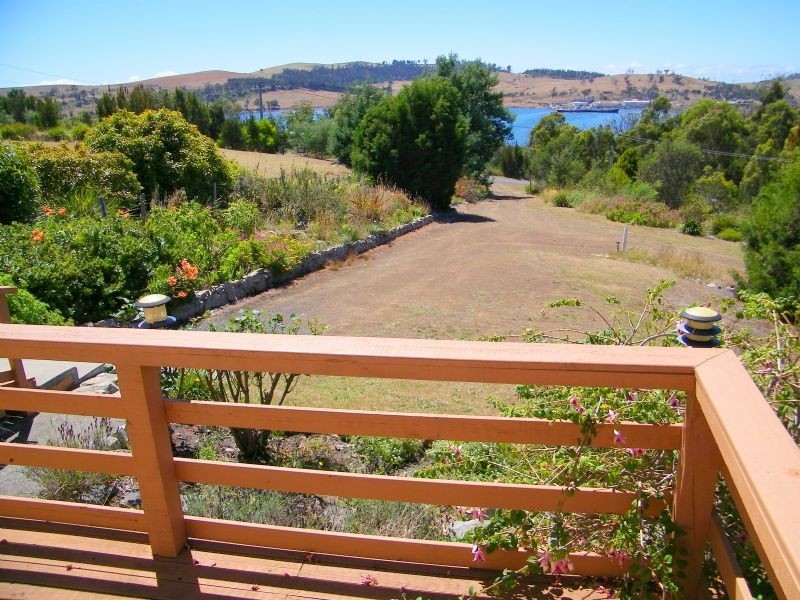 92 Barton Avenue, Triabunna TAS 7190