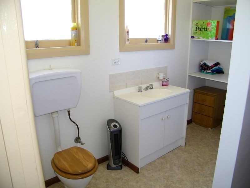 92 Barton Avenue, Triabunna TAS 7190