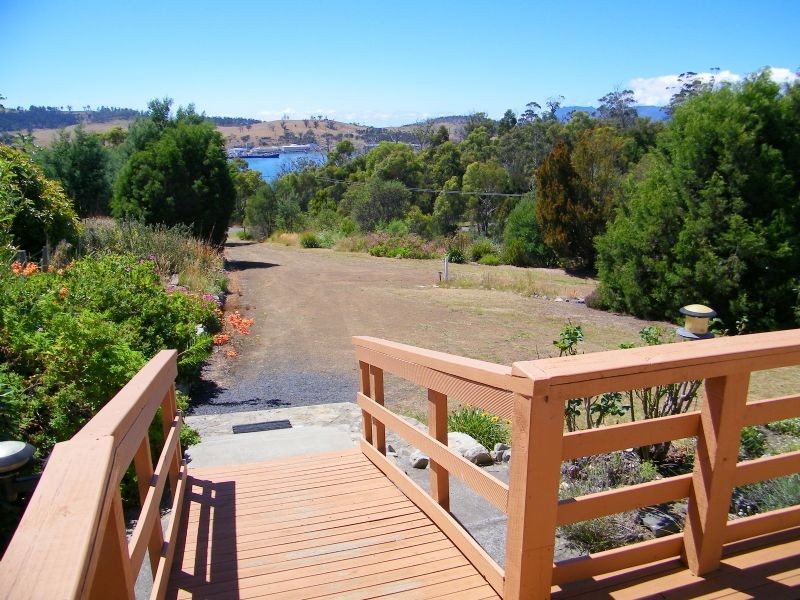 92 Barton Avenue, Triabunna TAS 7190