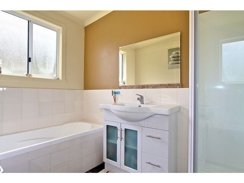 81 Gordons Hill Road, Lindisfarne TAS 7015