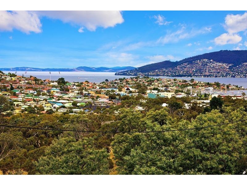 81 Gordons Hill Road, Lindisfarne TAS 7015