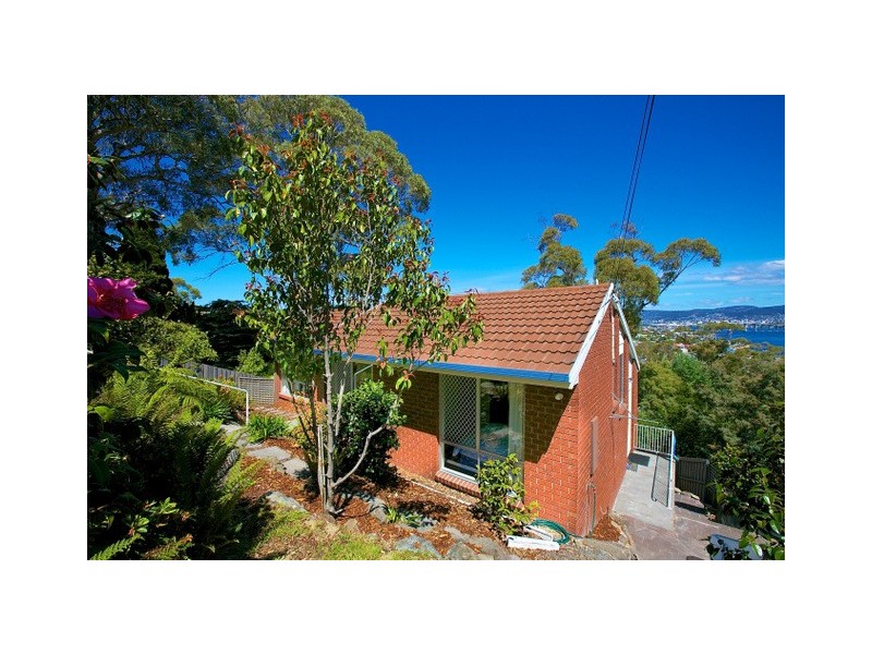 15 Karoola Crescent, Lindisfarne TAS 7015