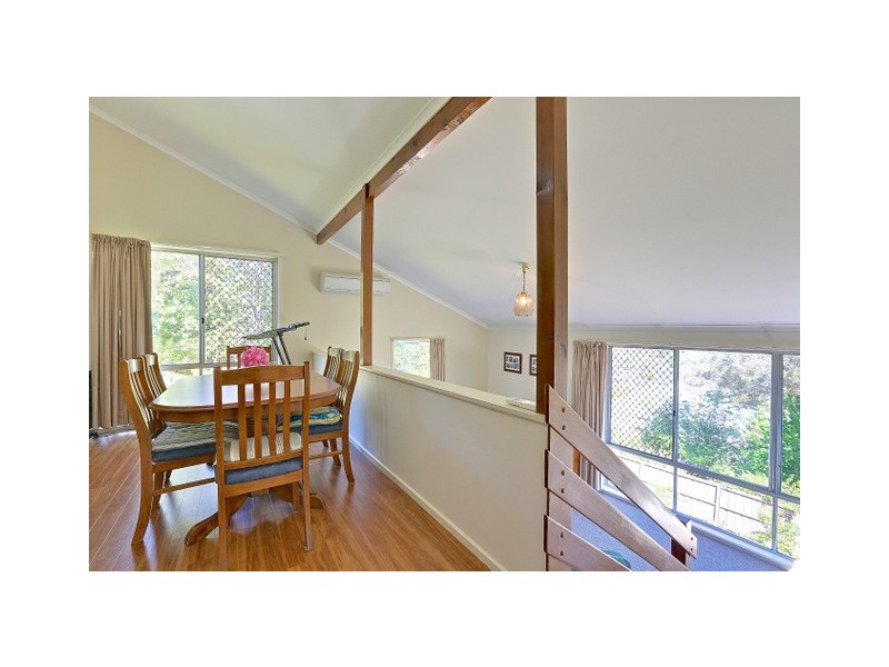 15 Karoola Crescent, Lindisfarne TAS 7015