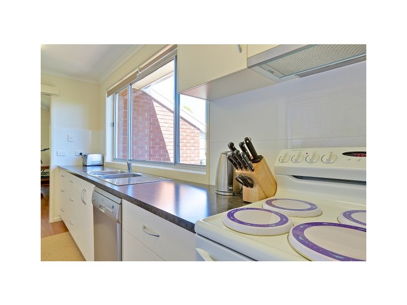 15 Karoola Crescent, Lindisfarne TAS 7015