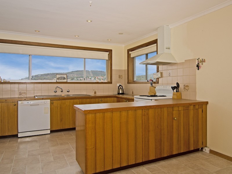 35 Stratton Avenue, Lenah Valley TAS 7008