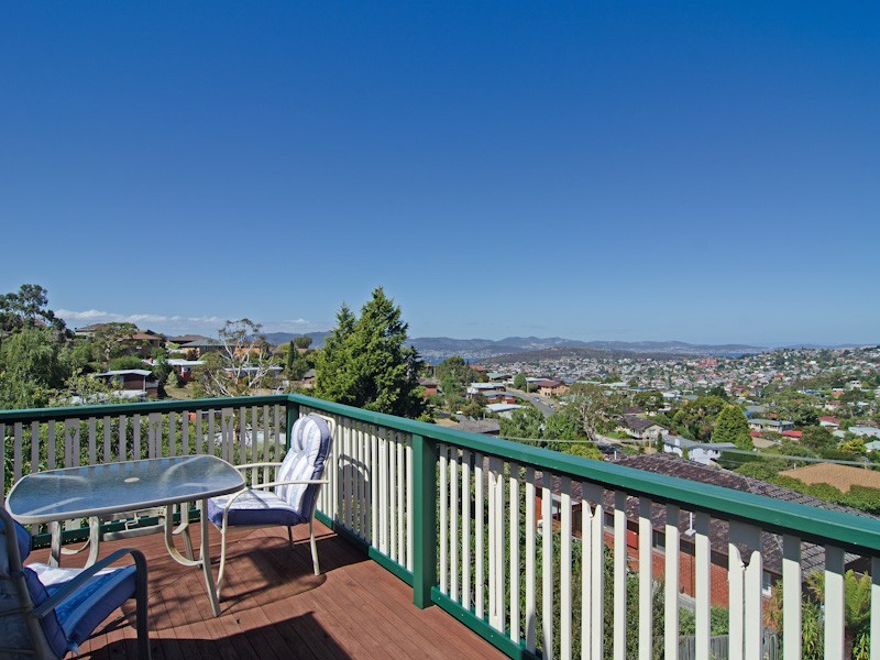 35 Stratton Avenue, Lenah Valley TAS 7008