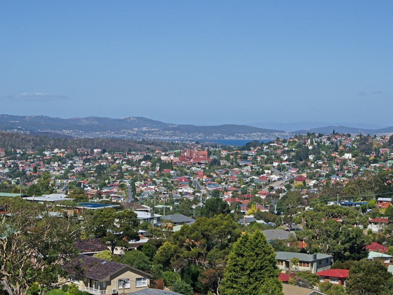 35 Stratton Avenue, Lenah Valley TAS 7008