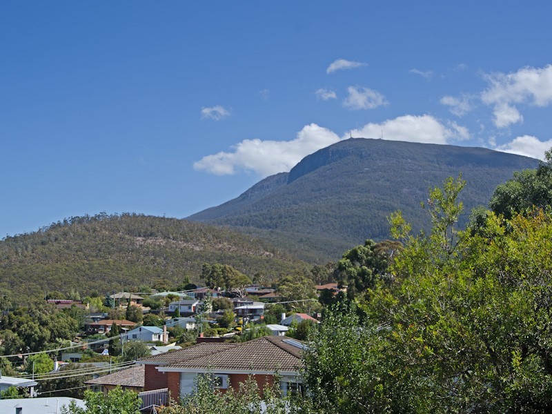 35 Stratton Avenue, Lenah Valley TAS 7008