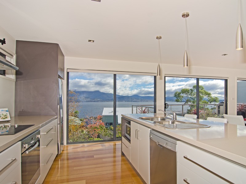 1/698 Oceana Drive, Tranmere TAS 7018
