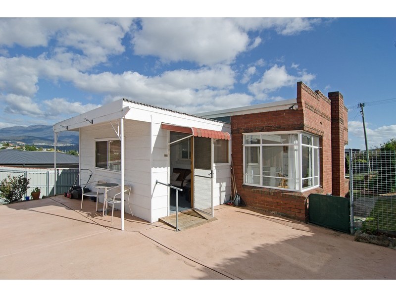 1 / 1 Loatta Road, Lindisfarne TAS 7015