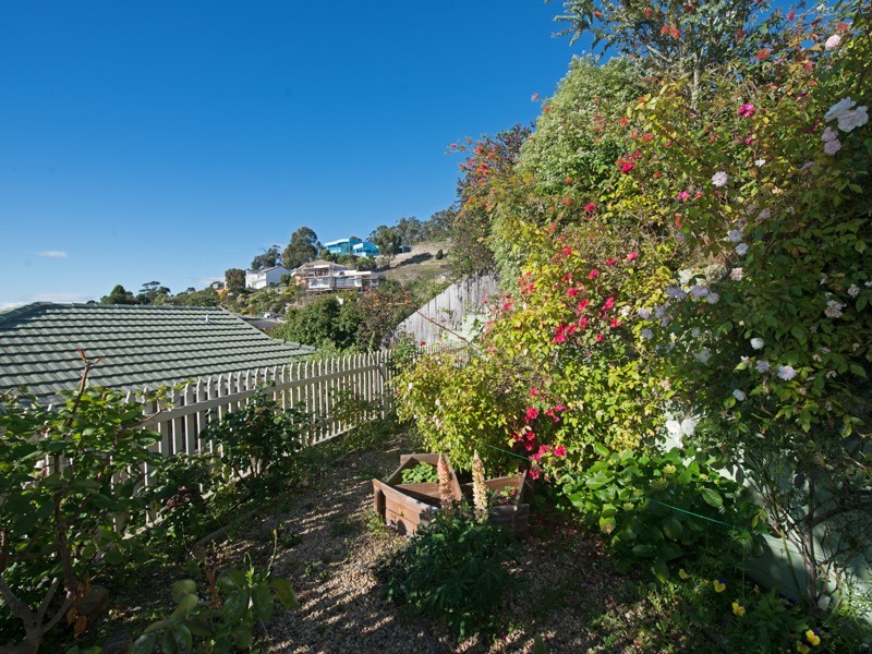 2/1-5 Pauldon Drive, Sandy Bay TAS 7005