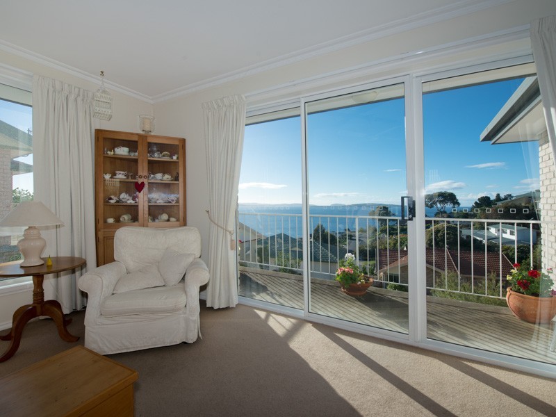 2/1-5 Pauldon Drive, Sandy Bay TAS 7005