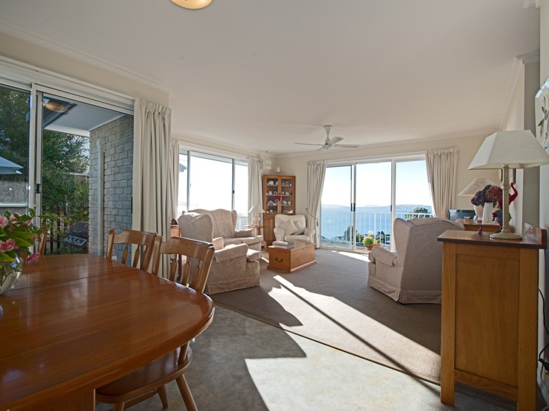 2/1-5 Pauldon Drive, Sandy Bay TAS 7005