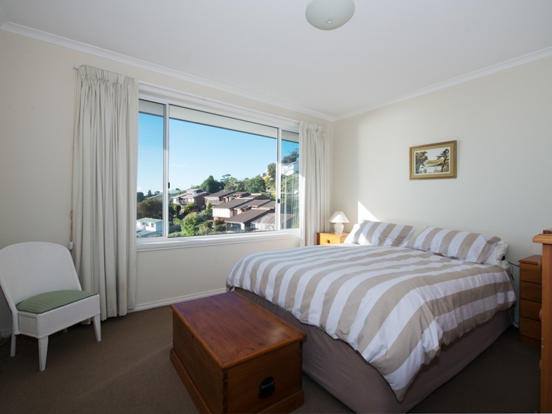 2/1-5 Pauldon Drive, Sandy Bay TAS 7005