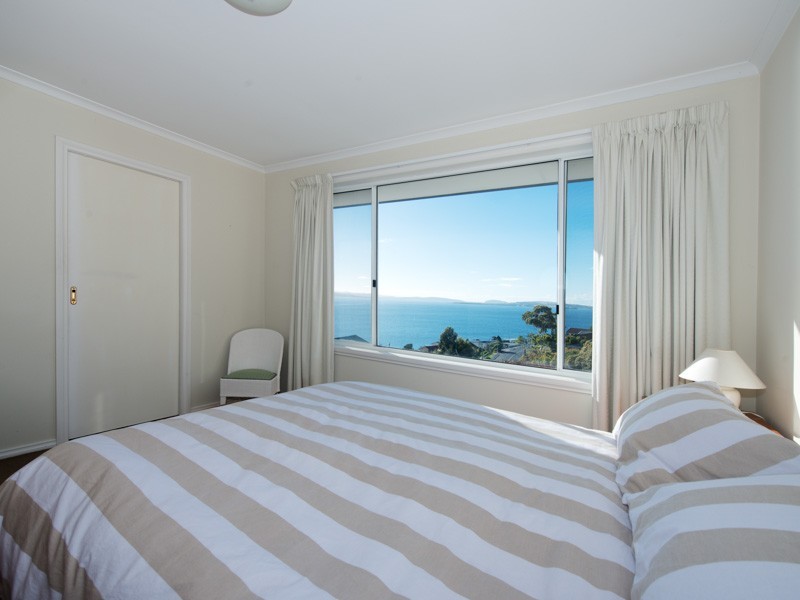 2/1-5 Pauldon Drive, Sandy Bay TAS 7005