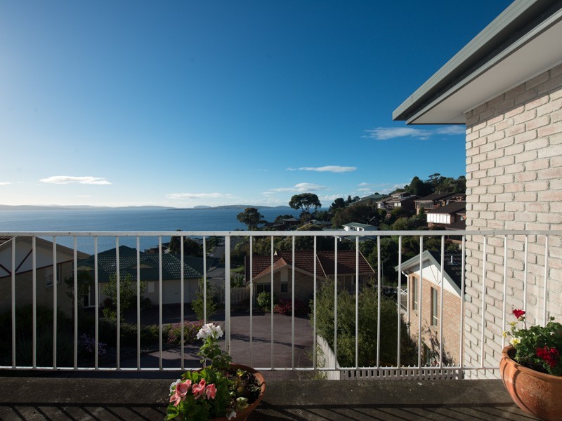 2/1-5 Pauldon Drive, Sandy Bay TAS 7005