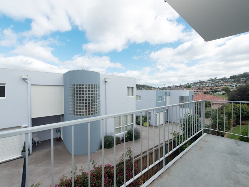 1/8 Ballawinnie Road, Lindisfarne TAS 7015