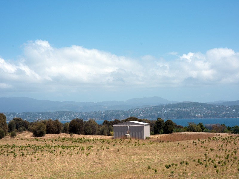 1 Pardalote Close, Opossum Bay TAS 7023