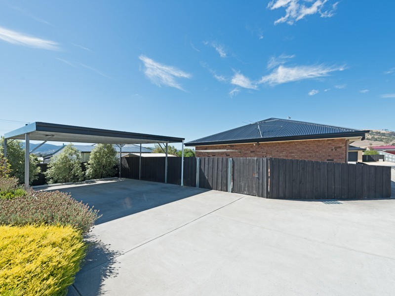 1/2 Roslyn Court, Brighton TAS 7030