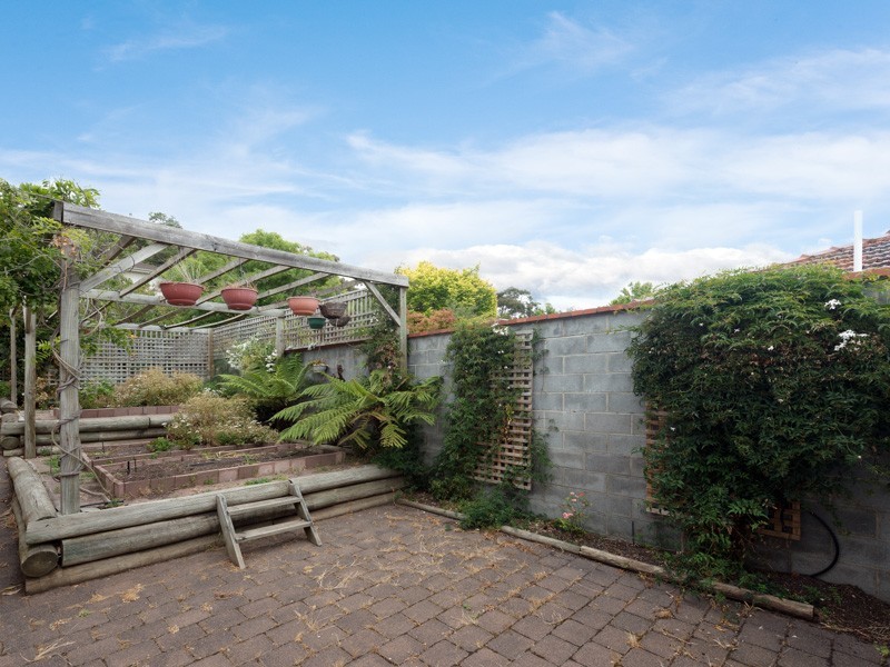 7 St Helens Street, Lindisfarne TAS 7015