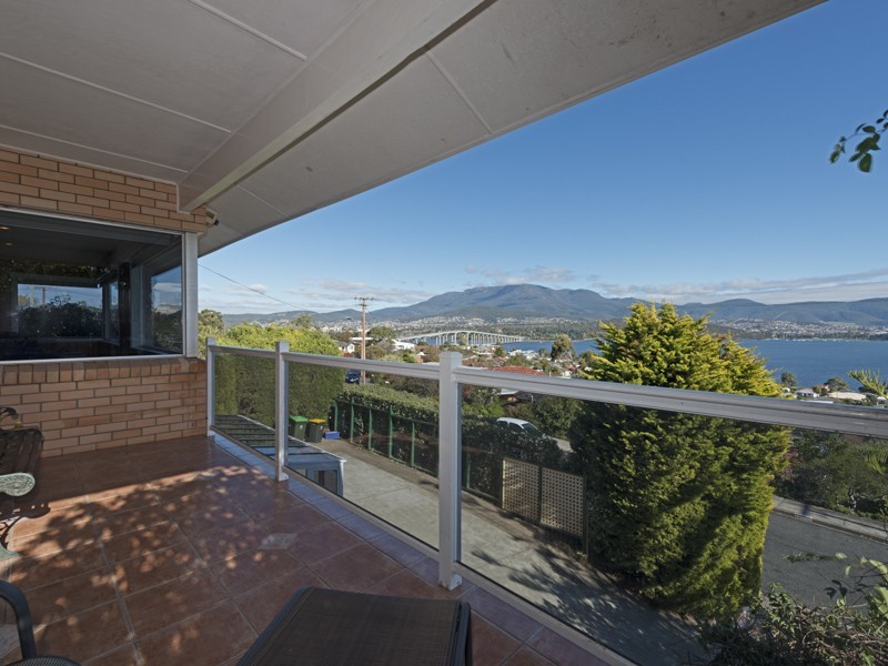 17 Cornwall Street, Rose Bay TAS 7015