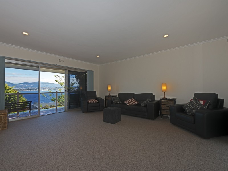 17 Cornwall Street, Rose Bay TAS 7015