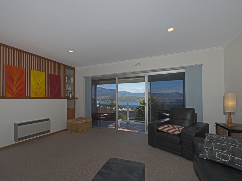 17 Cornwall Street, Rose Bay TAS 7015
