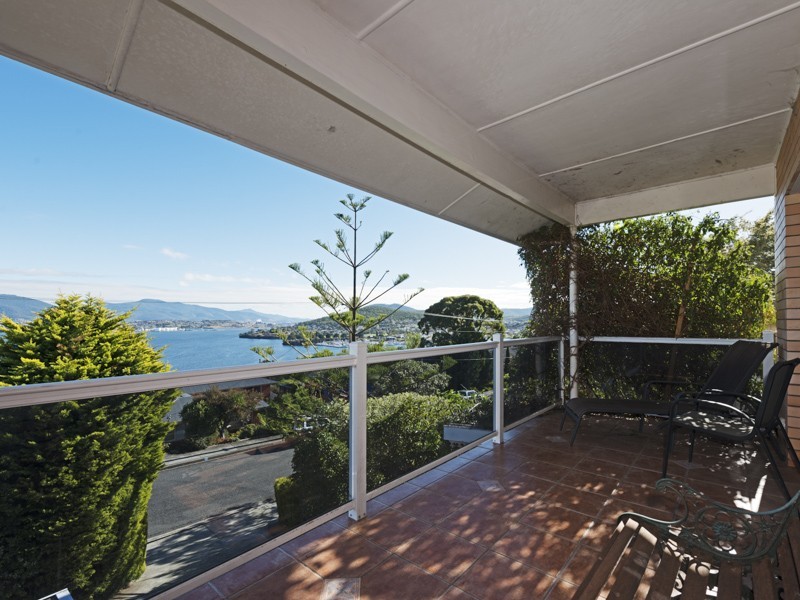 17 Cornwall Street, Rose Bay TAS 7015