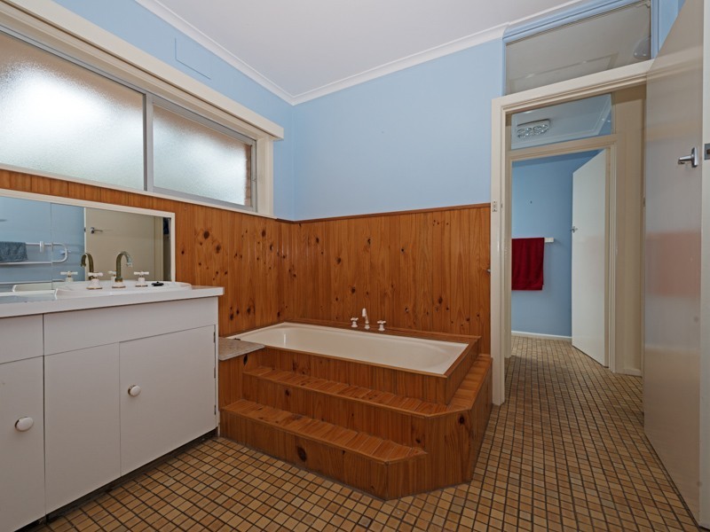 17 Cornwall Street, Rose Bay TAS 7015