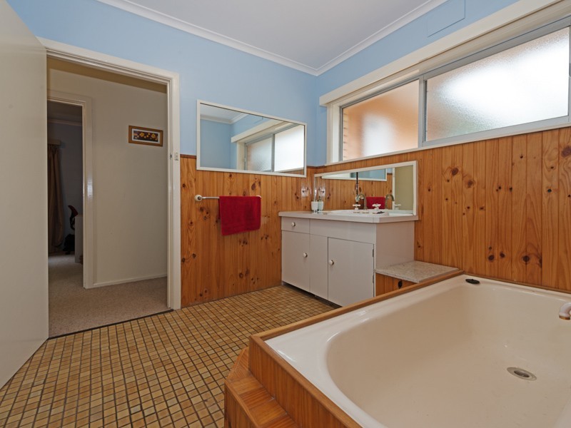 17 Cornwall Street, Rose Bay TAS 7015